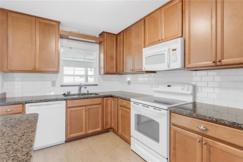 Villa ou maison à louer à Tampa, Floride: 3 chambres, 151.24 m2 № 1810696 - photo 11