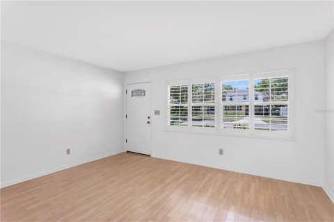 Villa ou maison à louer à Tampa, Floride: 3 chambres, 151.24 m2 № 1810696 - photo 2