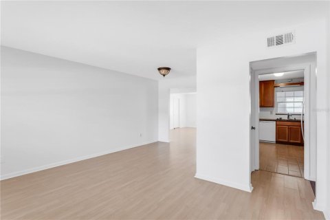 Villa ou maison à louer à Tampa, Floride: 3 chambres, 151.24 m2 № 1810696 - photo 4
