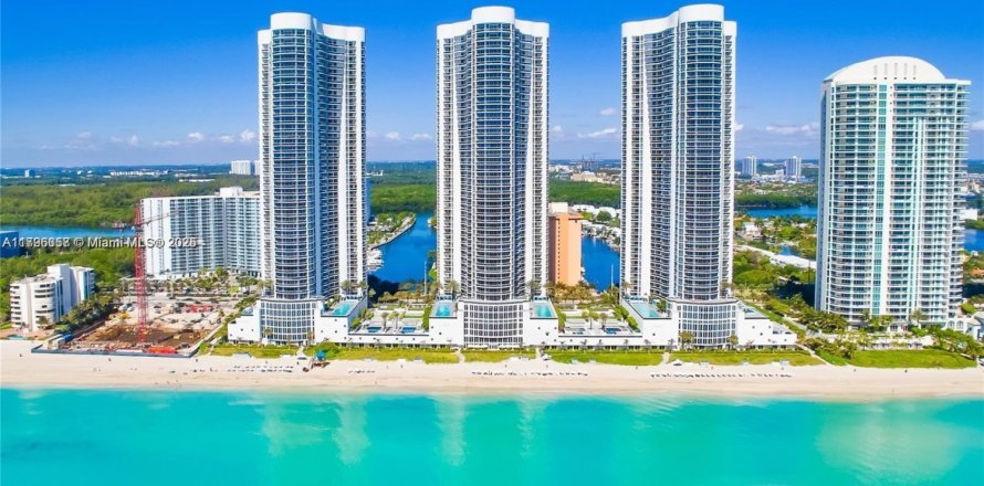 Condominio en Sunny Isles Beach, Florida, 3 dormitorios  № 1939353