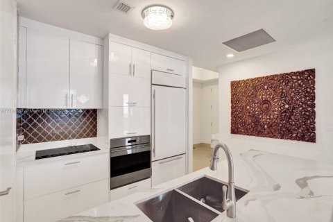 Condominio en venta en Sunny Isles Beach, Florida, 3 dormitorios, 183.85 m2 № 1939353 - foto 20