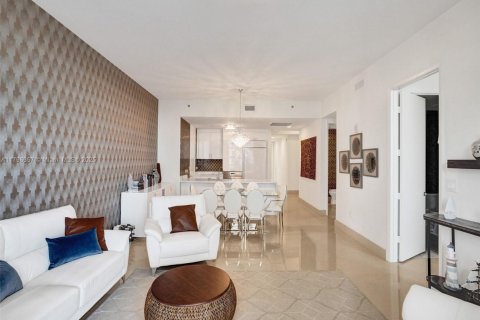 Condominio en venta en Sunny Isles Beach, Florida, 3 dormitorios, 183.85 m2 № 1939353 - foto 13