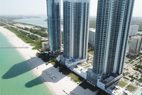 Condominio en venta en Sunny Isles Beach, Florida, 3 dormitorios, 183.85 m2 № 1939353 - foto 2