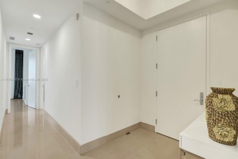 Condominio en venta en Sunny Isles Beach, Florida, 3 dormitorios, 183.85 m2 № 1939353 - foto 28