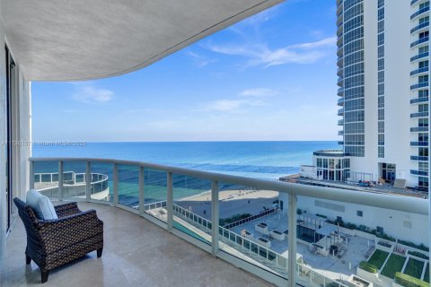 Condominio en venta en Sunny Isles Beach, Florida, 3 dormitorios, 183.85 m2 № 1939353 - foto 7