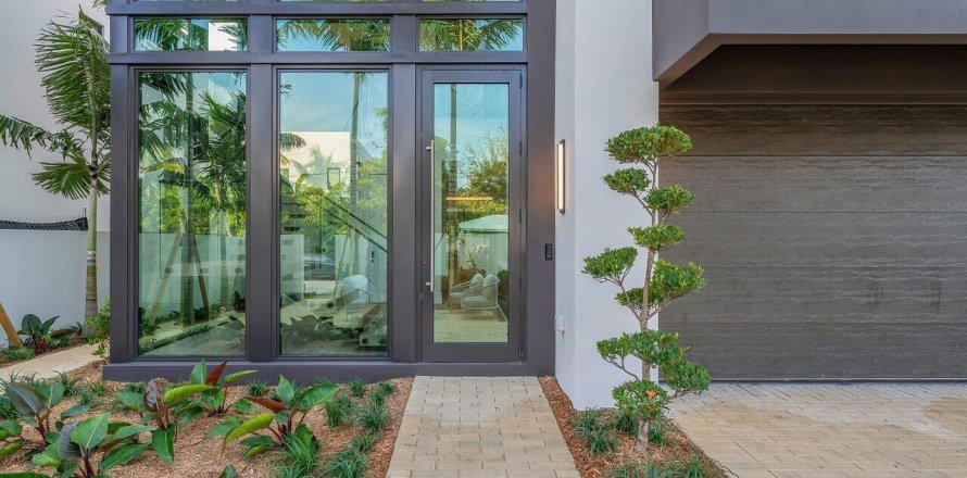 House in Delray Beach, Florida 4 bedrooms, 426.05 sq.m. № 1179692