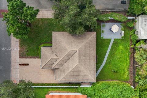 Villa ou maison à louer à Coral Gables, Floride: 2 chambres, 109.72 m2 № 1989564 - photo 23