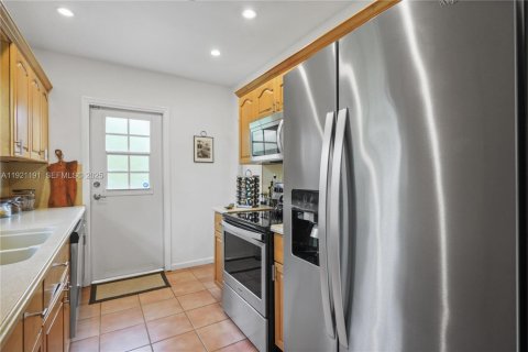 Villa ou maison à louer à Coral Gables, Floride: 2 chambres, 109.72 m2 № 1989564 - photo 10