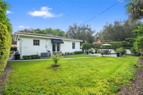Villa ou maison à louer à Coral Gables, Floride: 2 chambres, 109.72 m2 № 1989564 - photo 20