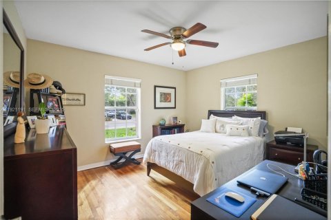 Villa ou maison à louer à Coral Gables, Floride: 2 chambres, 109.72 m2 № 1989564 - photo 14