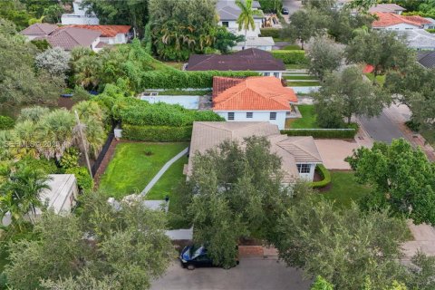 Villa ou maison à louer à Coral Gables, Floride: 2 chambres, 109.72 m2 № 1989564 - photo 24
