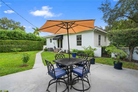 Villa ou maison à louer à Coral Gables, Floride: 2 chambres, 109.72 m2 № 1989564 - photo 19