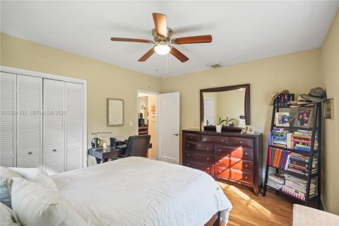 Villa ou maison à louer à Coral Gables, Floride: 2 chambres, 109.72 m2 № 1989564 - photo 15