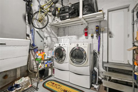 Villa ou maison à louer à Coral Gables, Floride: 2 chambres, 109.72 m2 № 1989564 - photo 22