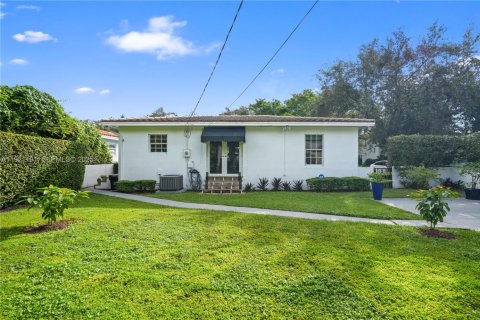 Villa ou maison à louer à Coral Gables, Floride: 2 chambres, 109.72 m2 № 1989564 - photo 18