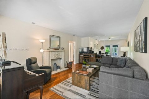 Villa ou maison à louer à Coral Gables, Floride: 2 chambres, 109.72 m2 № 1989564 - photo 4