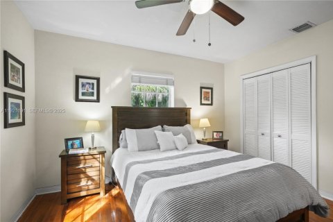 Villa ou maison à louer à Coral Gables, Floride: 2 chambres, 109.72 m2 № 1989564 - photo 13