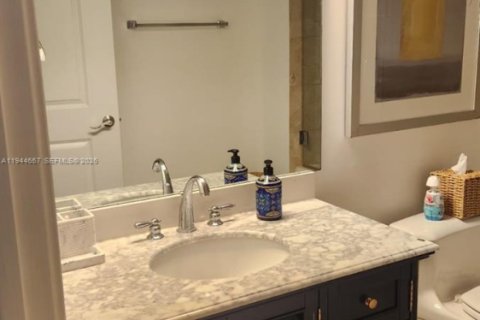 Condo in Miami, Florida, 2 bedrooms  № 2000949