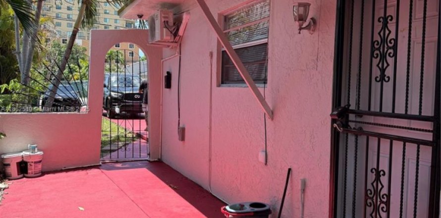 Immobilier commercial à Miami, Floride 1 chambre, 287.44 m2 № 1890877