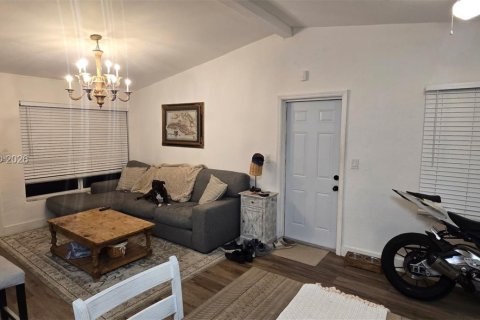 Villa ou maison à louer à Fort Lauderdale, Floride: 2 chambres, 82.5 m2 № 2331692 - photo 2
