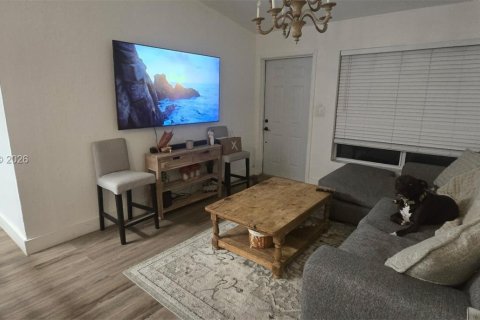 Villa ou maison à louer à Fort Lauderdale, Floride: 2 chambres, 82.5 m2 № 2331692 - photo 8