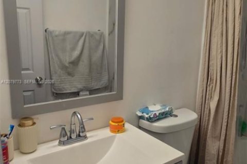 Villa ou maison à louer à Fort Lauderdale, Floride: 2 chambres, 82.5 m2 № 2331692 - photo 5