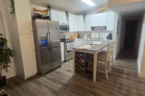 Villa ou maison à louer à Fort Lauderdale, Floride: 2 chambres, 82.5 m2 № 2331692 - photo 7