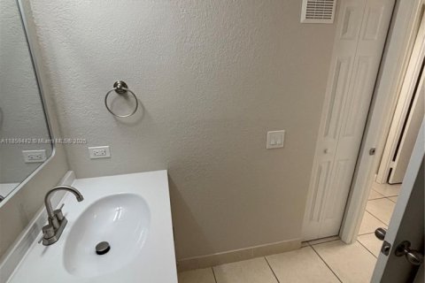 Appartement à louer à Doral, Floride: 2 chambres, 92.16 m2 № 1888079 - photo 16