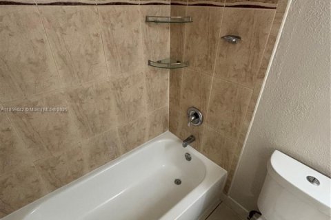 Appartement à louer à Doral, Floride: 2 chambres, 92.16 m2 № 1888079 - photo 17