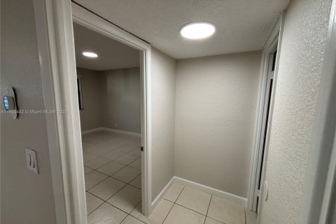 Appartement à louer à Doral, Floride: 2 chambres, 92.16 m2 № 1888079 - photo 24