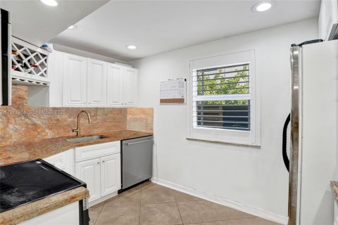 Touwnhouse à louer à Fort Lauderdale, Floride: 3 chambres, 162.02 m2 № 2049368 - photo 19