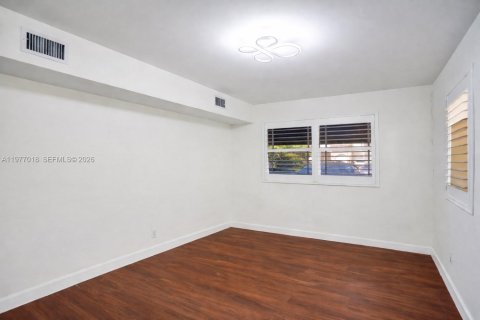 Touwnhouse à louer à Fort Lauderdale, Floride: 3 chambres, 162.02 m2 № 2049368 - photo 28
