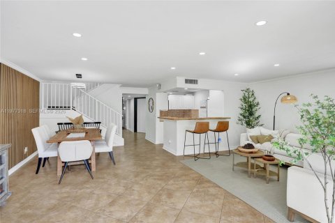 Touwnhouse à louer à Fort Lauderdale, Floride: 3 chambres, 162.02 m2 № 2049368 - photo 12