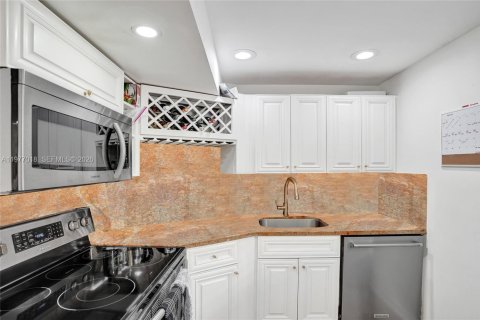 Touwnhouse à louer à Fort Lauderdale, Floride: 3 chambres, 162.02 m2 № 2049368 - photo 20