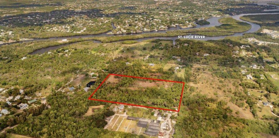 Commercial property in Stuart, Florida № 2190911