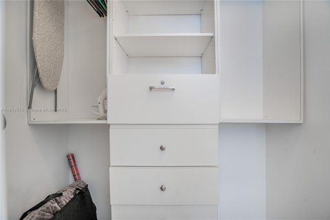 Condominio en venta en Miami, Florida, 50.63 m2 № 1766343 - foto 11