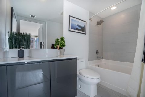Condominio en venta en Miami, Florida, 50.63 m2 № 1766343 - foto 12