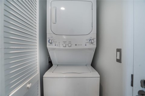 Condominio en venta en Miami, Florida, 50.63 m2 № 1766343 - foto 13