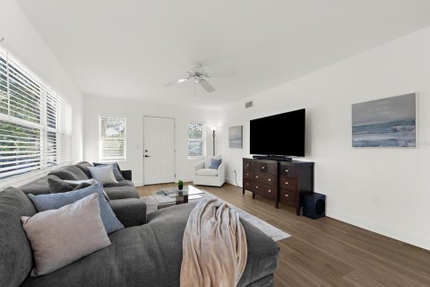 Casa en venta en Palm Harbor, Florida, 3 dormitorios, 170.94 m2 № 2110498 - foto 16