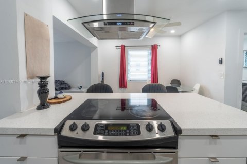 Casa en venta en Miami Beach, Florida, 3 dormitorios, 124.86 m2 № 1946857 - foto 17