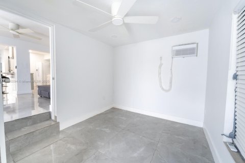 Casa en venta en Miami Beach, Florida, 3 dormitorios, 124.86 m2 № 1946857 - foto 9