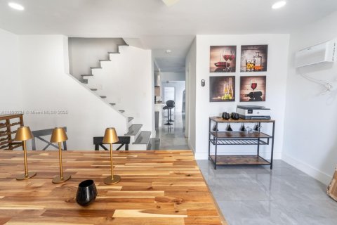 Casa en venta en Miami Beach, Florida, 3 dormitorios, 124.86 m2 № 1946857 - foto 3