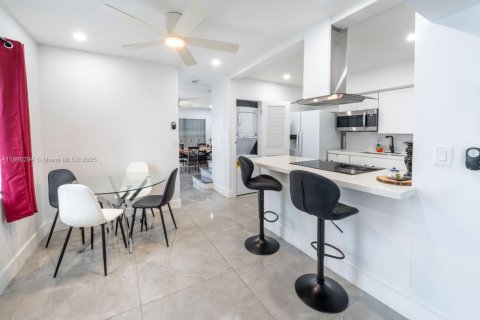 Casa en venta en Miami Beach, Florida, 3 dormitorios, 124.86 m2 № 1946857 - foto 10