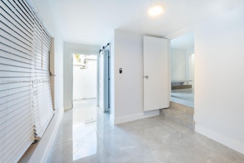 Casa en venta en Miami Beach, Florida, 3 dormitorios, 124.86 m2 № 1946857 - foto 8