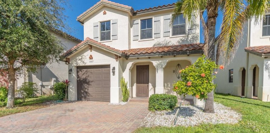 House in Ave Maria, Florida 3 bedrooms, 178.74 sq.m. № 1781848