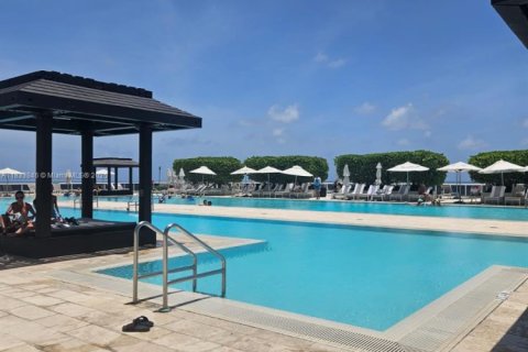 Condo in Hallandale Beach, Florida, 2 bedrooms  № 1814792 - photo 27