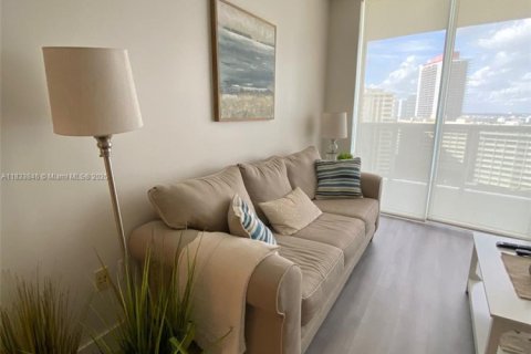 Condo in Hallandale Beach, Florida, 2 bedrooms  № 1814792 - photo 30