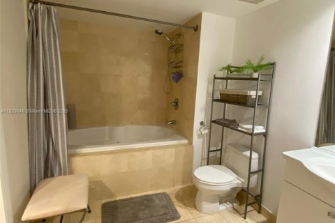 Condo in Hallandale Beach, Florida, 2 bedrooms  № 1814792 - photo 28