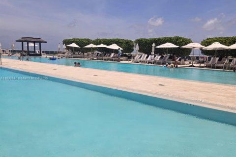 Condo in Hallandale Beach, Florida, 2 bedrooms  № 1814792 - photo 26