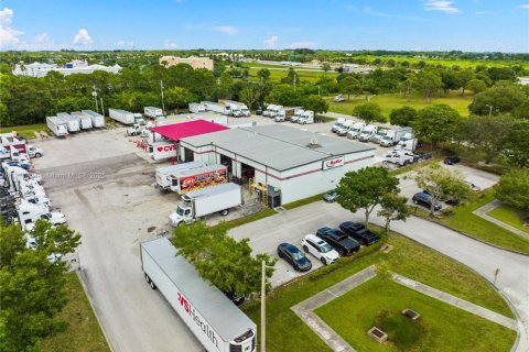 Propiedad comercial en venta en St. Lucie, Florida № 1774581 - foto 9